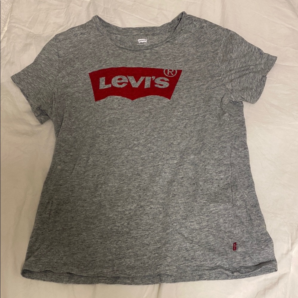 levi’s grey tshirt